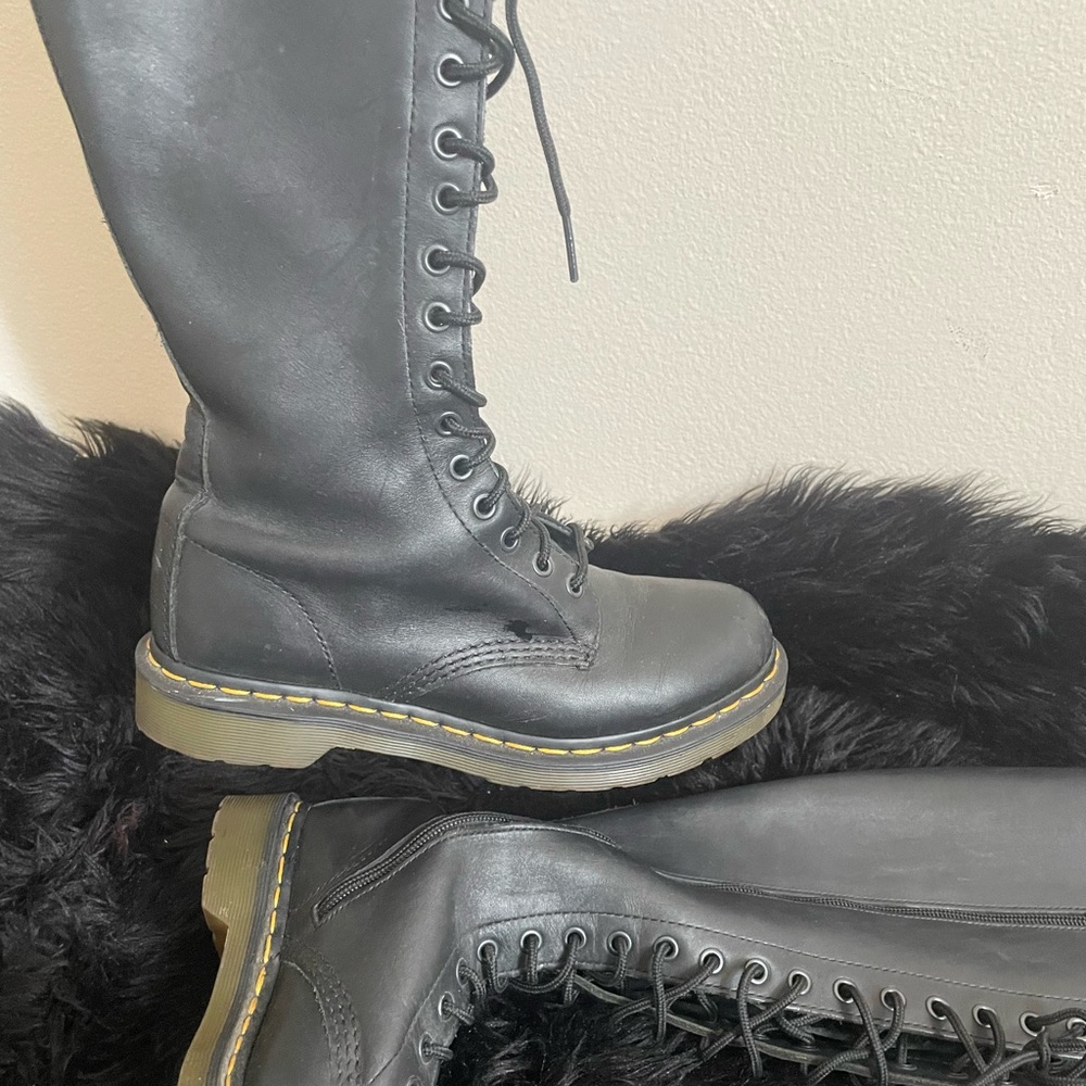 Lace up Dr.marten boots